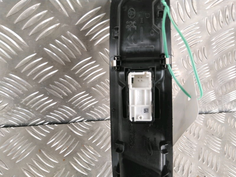 Commande lève-glace porte avant droite Citroën JUMPY Camionnette (V_) 2.0 bluehdi 120 (2016)