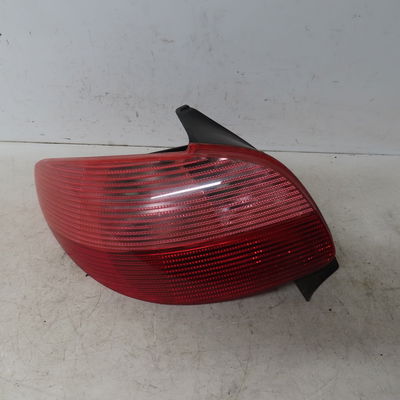 Feu arrière gauche Peugeot 206 3-5 portes (2A-C) 1.4 hdi eco 70 (2001-2009) 5 portes