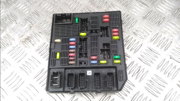 Platine fusible av Renault SCÉNIC III (JZ0-1_) 1.5 dci (2009) 5 portes