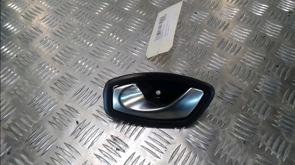 Poignee int porte avg Renault CLIO IV (BH_) 1.5 dci 75 (2012) 5 portes