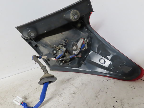 Feu arrière gauche Toyota AURIS (_E18_) 1.6 d4-d (wwe185_) (2015-2018)