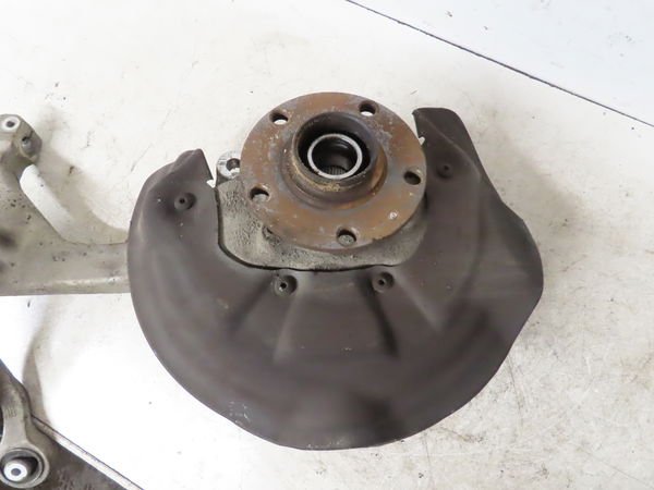 Fusee avg Audi A6 Allroad C6 (4FH) 3.0 tdi quattro (2006-2008)