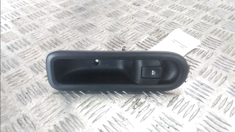 Commande lève-glace porte avant droite Renault CLIO III (BR0-1, CR0-1) 1.2 16v (br02, br0j, br11, cr02, cr0j, cr11) (2005-2014) 5 portes