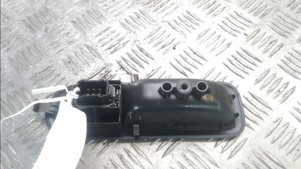Commande lève-glace porte avant droite Renault CLIO III (BR0-1, CR0-1) 1.2 16v (br02, br0j, br11, cr02, cr0j, cr11) (2005-2014) 5 portes