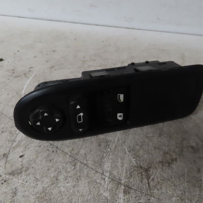 Commande lève-glace porte avant gauche Citroën C3 II (SC_) 1.2 vti 82 (2012-2016) 5 portes