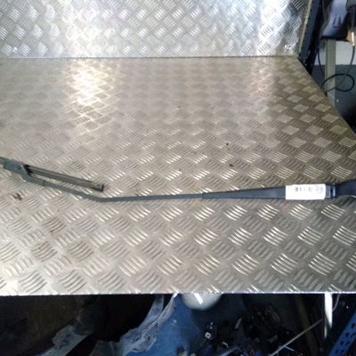 Bras essuie-glace avant droit Peugeot 208 I (CA_, CC_) 1.4 hdi (2012) 3 portes