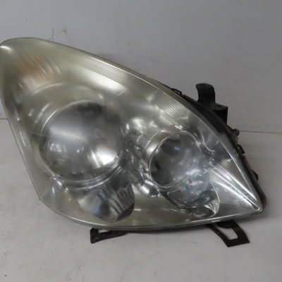 Phare droit Toyota COROLLA Verso (ZER_, ZZE12_, R1_) 2.2 d-4d (aur10_) (2005-2009) 5 portes