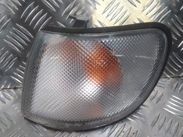 Clignotant gauche Nissan SUNNY III Liftback (N14) 2.0 d (1990-1995) 5 portes