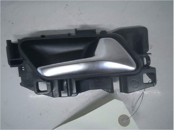 Poignee int porte avd Opel CROSSLAND X - CROSSLAND (P17, P2QO) 1.2 (75) (2017)