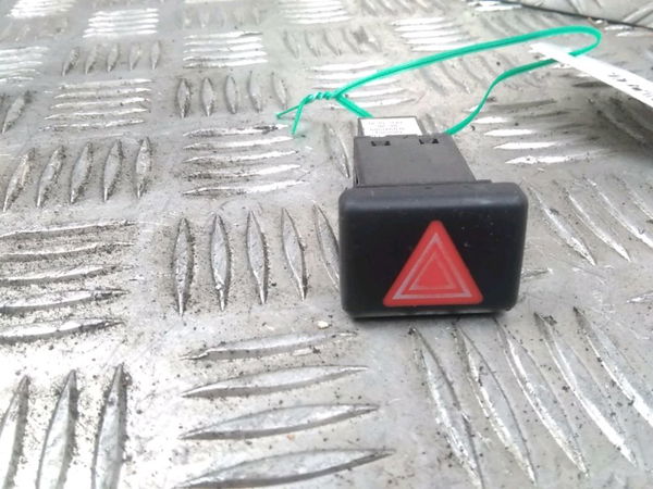Bouton de warning AUDI A4 AVANT 2.0 TDI - 140