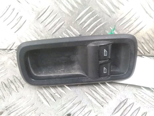 Commande lève-glace porte avant gauche Ford FIESTA VI (CB1, CCN) 1.6 tdci (2008-2012)