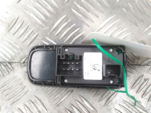 Commande lève-glace porte avant gauche Ford FIESTA VI (CB1, CCN) 1.6 tdci (2008-2012)
