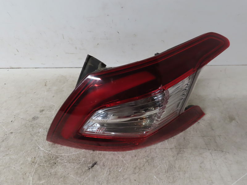 Feu arrière droit PEUGEOT 308