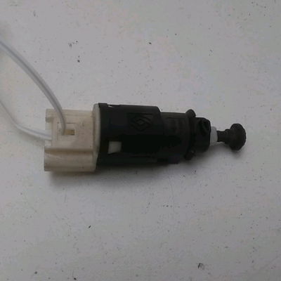 Contacteur de stop sur pedale  RENAULT CLIO