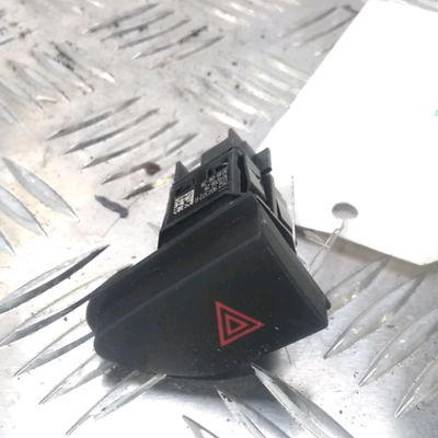 Bouton de warning RENAULT CAPTUR 1