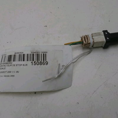 Contacteur de stop sur pedale  PEUGEOT 206