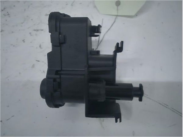 Actionneur portillon aile ard Skoda FABIA III Break (NJ5) 1.0 tsi (2014)