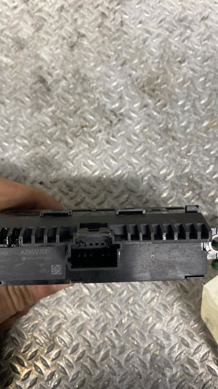 Interrupteur commande de phares RENAULT CLIO 5 HYB  CLIO 5 HYB