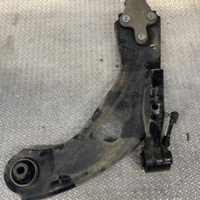Triangle inf avg Peugeot 3008 SUV (MC_, MR_, MJ_, M4_) 1.5 bluehdi 130 (2018) 5 portes