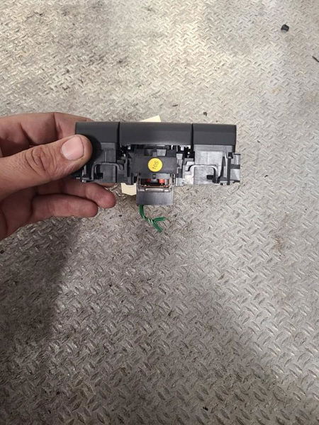 Interrupteur commande de frein a main Cupra FORMENTOR (KM7) 1.5 tsi (2020)