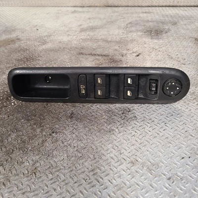 Commande lève-glace porte avant gauche Peugeot 3008 Monospace (0U_) 1.6 hdi (2009-2016) 5 portes