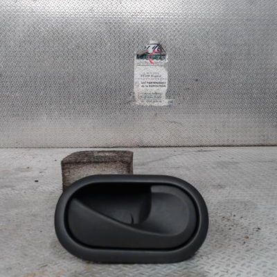 Poignee int porte avd Renault MASTER III Camionnette (FV) 2.3 dci 100 fwd (fv0a, fv0b, fv0g, fv0k, fv0h) (2010)