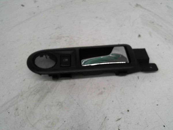 Poignee int porte ard VOLKSWAGEN PASSAT IV Phase 2 10-2000--03-2005 1.8i 150ch