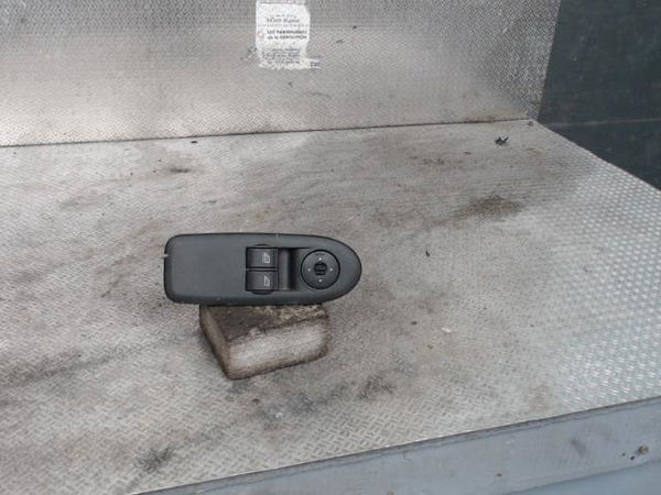 Commande lève-glace porte avant gauche Ford C-MAX (DM2) 1.8 tdci (2007-2010) 5 portes