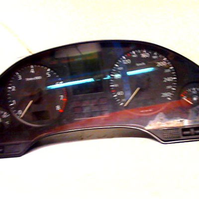 Compteur Audi A8 D2 (4D2, 4D8) 3.7 (1995-1998)
