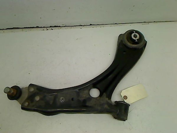 Triangle inf avd FORD FOCUS IV