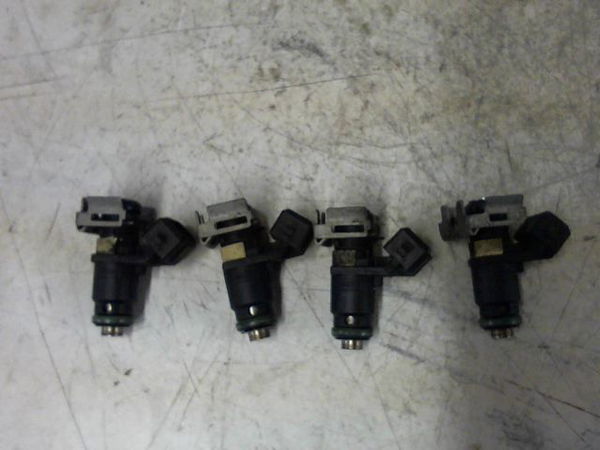 Ensemble injecteurs RENAULT CLIO
