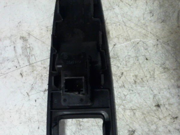 Commande lève-glace porte avant droite CITROEN C6
