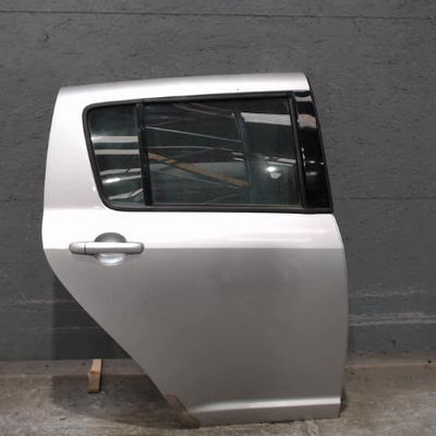 Porte arrière droite Suzuki SWIFT III (MZ, EZ) 1.3 ddis (rs 413d) (2005)
