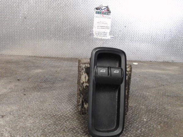 Commande lève-glace porte avant gauche Ford FIESTA VI (CB1, CCN) 1.6 tdci (2008-2012)