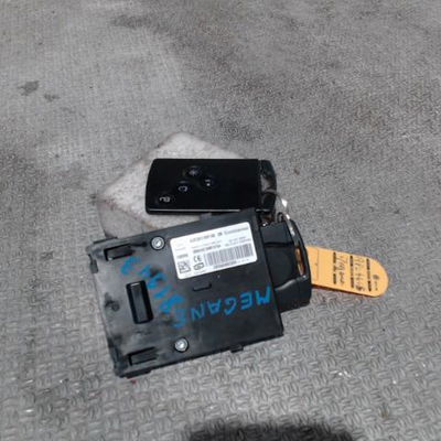 Lecteur de carte Renault MEGANE III 3-5 portes (BZ0-1_, B3_) 1.5 dci (bz09, bz0d, bz1w, bz29, bz14) (2009) 5 portes
