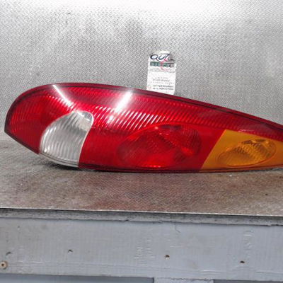 Feu arrière gauche Nissan ALMERA TINO (V10) 1.8 (2000-2006)