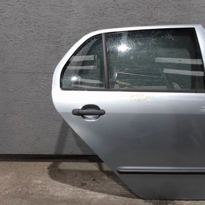 Porte arrière droite Skoda FABIA I A trois volumes (6Y3) 1.4 (2001-2003)