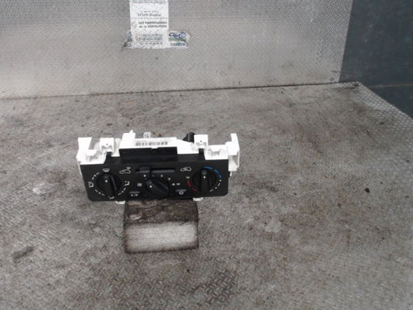 Commande de chauffage Citroën C3 I (FC_, FN_) 1.4 i bivalent (2002)