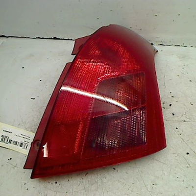 Feu arrière droit Suzuki SWIFT III (MZ, EZ) 1.3 (rs 413) (2005)