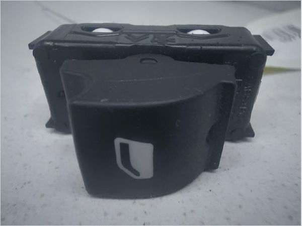Commande lève-glace porte avant droite Citroën C3 III (SX) 1.2 thp 110 (2016)