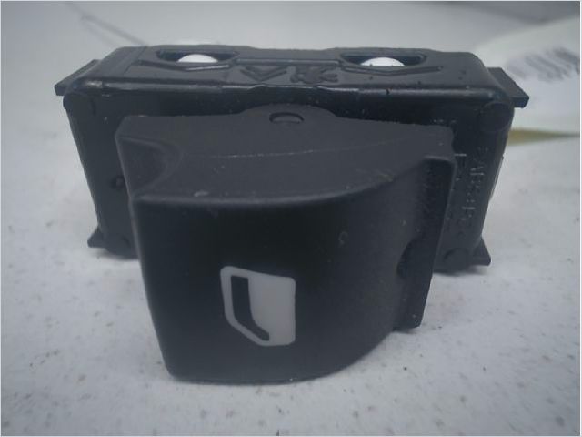 Commande lève-glace porte avant droite Citroën C3 III (SX) 1.2 thp 110 (2016)