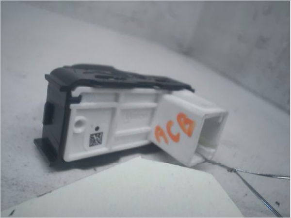 Commande lève-glace porte avant droite Citroën C3 III (SX) 1.2 thp 110 (2016)