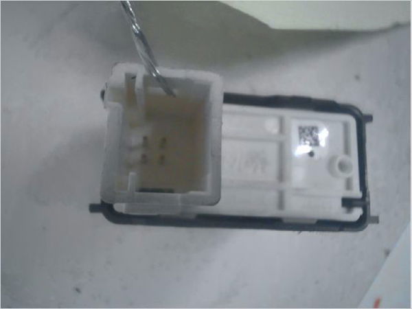 Commande lève-glace porte avant droite Citroën C3 III (SX) 1.2 thp 110 (2016)