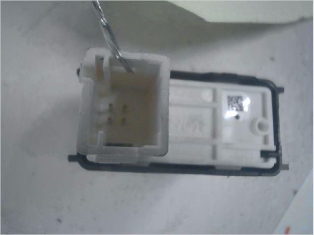 Commande lève-glace porte avant droite Citroën C3 III (SX) 1.2 thp 110 (2016)