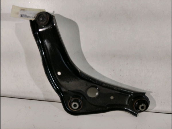 Triangle inf avg Nissan QASHQAI II SUV (J11, J11_) 1.5 dci (2013)