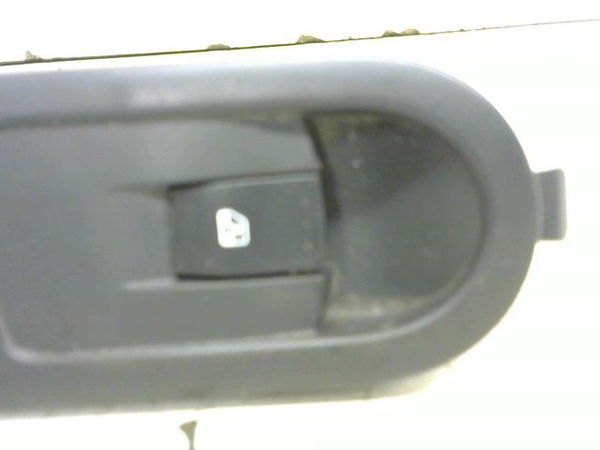 Commande lève-glace porte avant droite RENAULT MEGANE SCENIC 1.5 DCI 80 CONFORT AUTHENTIQUE
