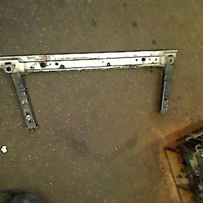 Traverse inférieure armature avant Renault MEGANE III 3-5 portes (BZ0-1_, B3_) 1.5 dci (bz09, bz0d, bz1w, bz29, bz14) (2009) 5 p