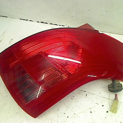 Feu arrière droit Suzuki SWIFT III (MZ, EZ) 1.3 (rs 413) (2005)