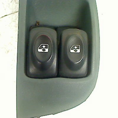 Commande lève-glace porte avant gauche Renault MEGANE I (BA0-1_) 1.4 e (ba0e, ba0v) (1996-2003)