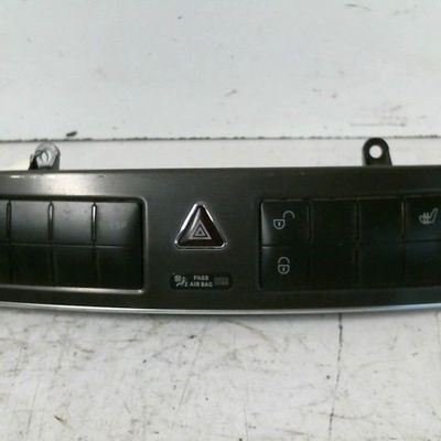 Bouton de warning Mercedes-benz CLASSE C Coupe Sport (CL203) C 180 kompressor (203.746) (2002-2008)